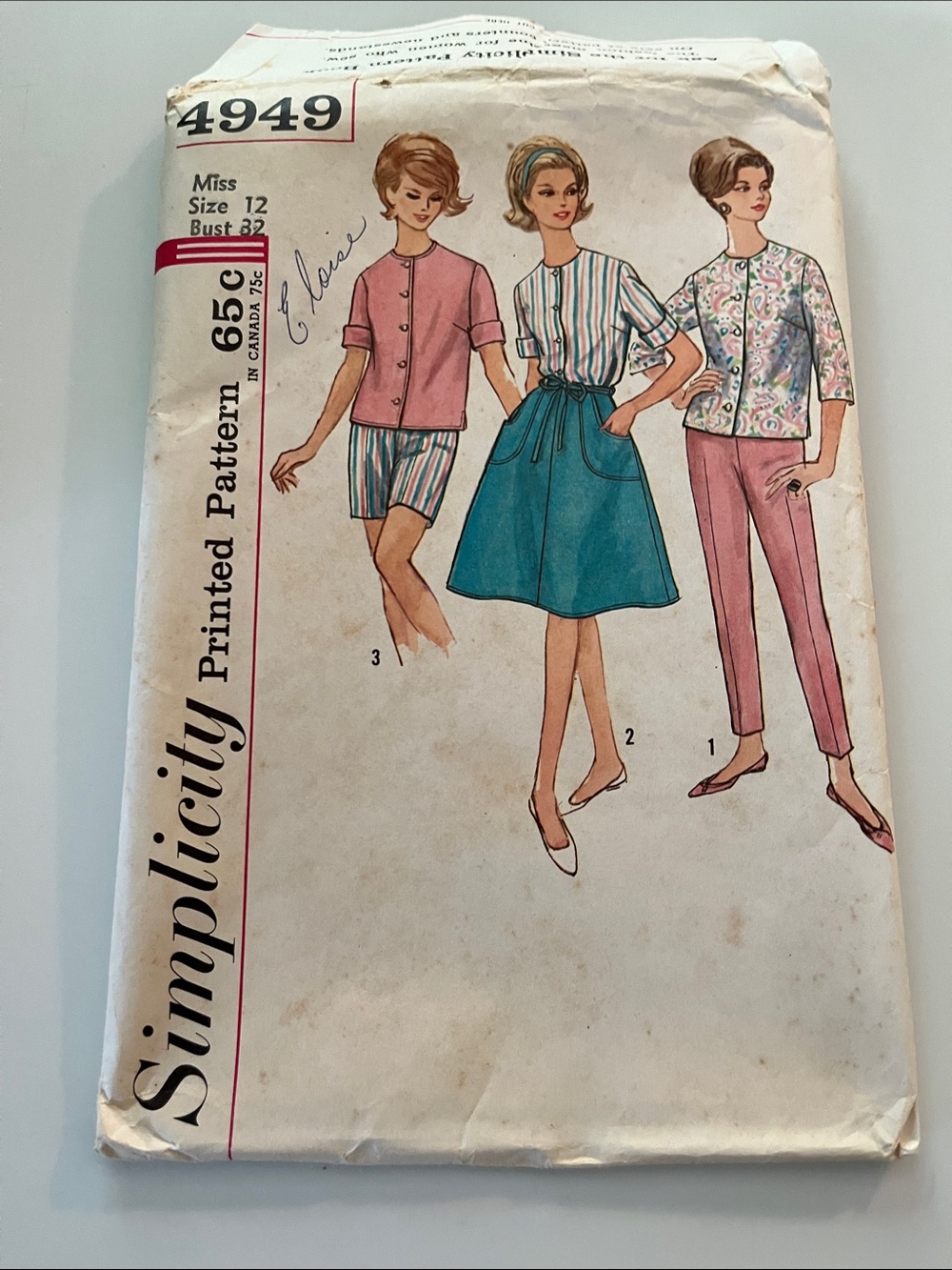 Simplicity Womens Vintage-Inspired Sewing Patterns. Uncut Never Used.